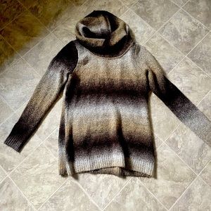 Fall/winter women’s sweater three tone colors size m